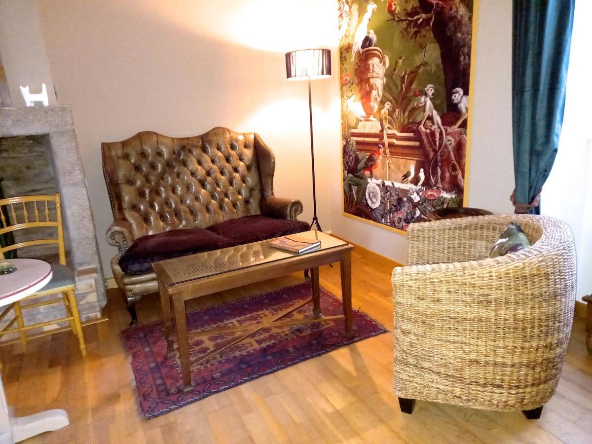Bed and Breakfast Le Petit Manoir Isigny-le-Buat Екстер'єр фото