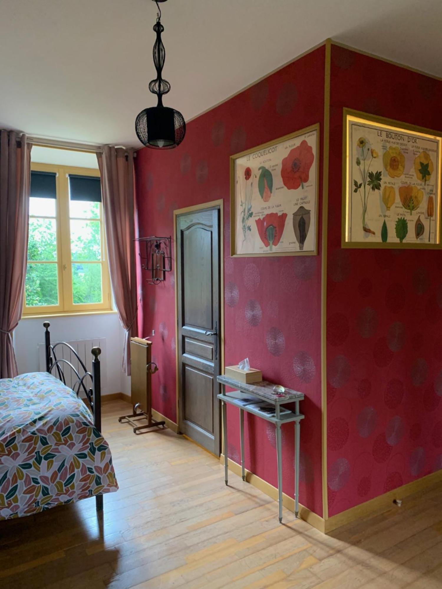 Bed and Breakfast Le Petit Manoir Isigny-le-Buat Екстер'єр фото