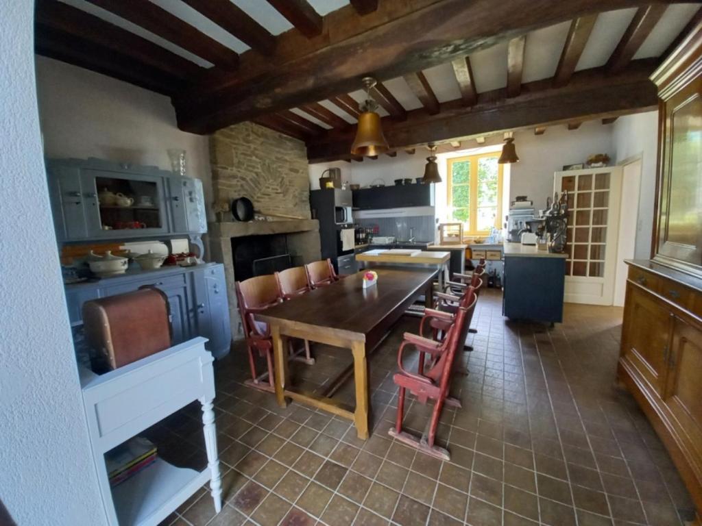 Bed and Breakfast Le Petit Manoir Isigny-le-Buat Екстер'єр фото