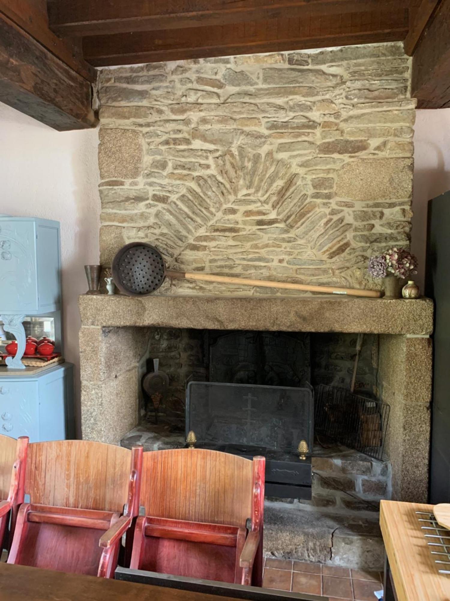 Bed and Breakfast Le Petit Manoir Isigny-le-Buat Екстер'єр фото