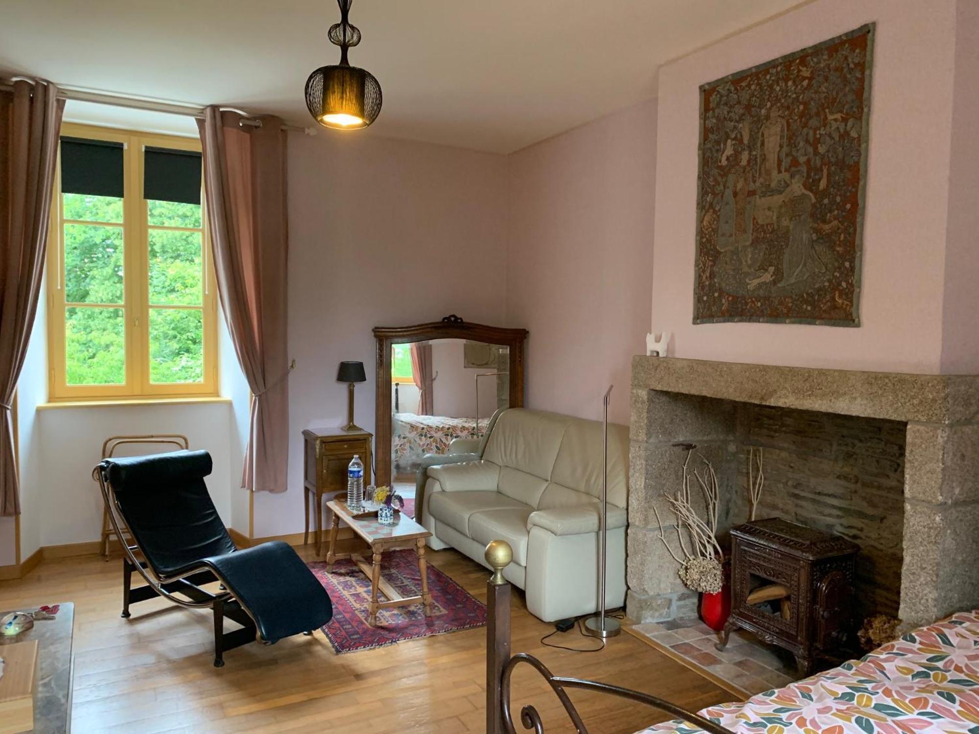 Bed and Breakfast Le Petit Manoir Isigny-le-Buat Екстер'єр фото