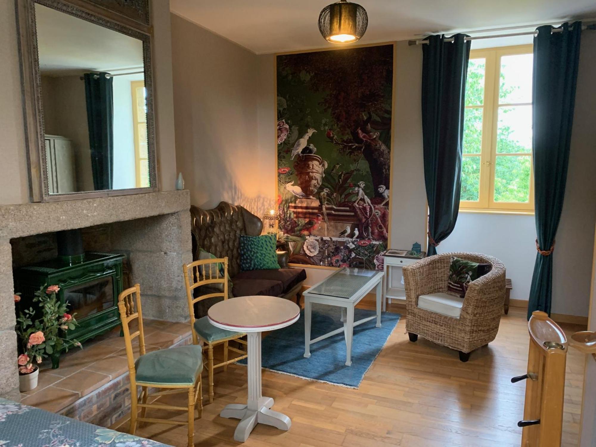 Bed and Breakfast Le Petit Manoir Isigny-le-Buat Екстер'єр фото